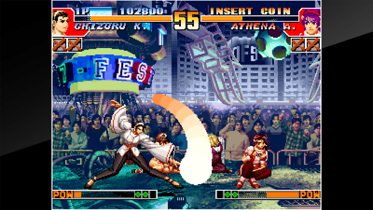 Chizuru Kagura fights Athena Asamiya in The King of Fighters '97