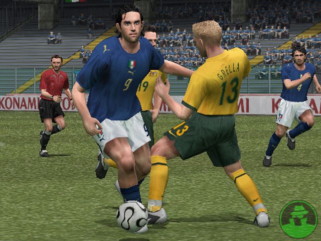 Italy and Australia players challenge for the ball in Pro Evolution Soccer 6